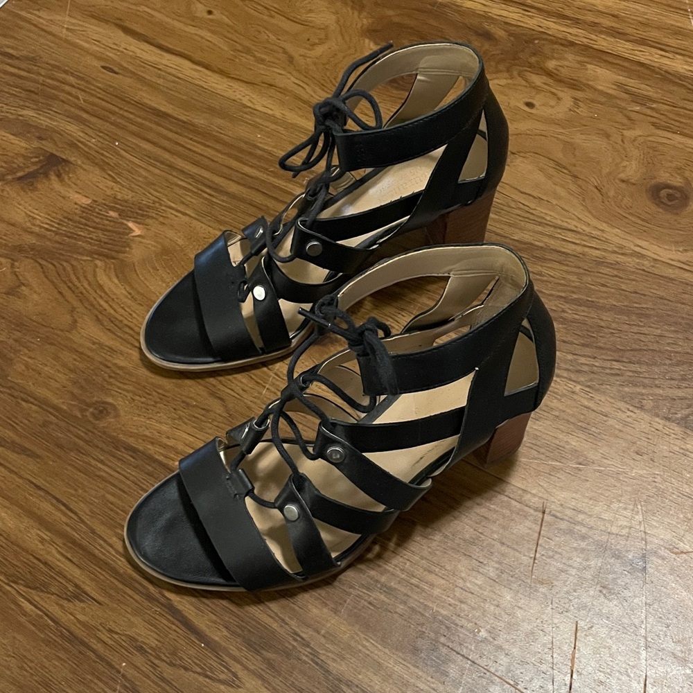 Naturalizer, black leather strappy lace up sandals, 6.5, great condition